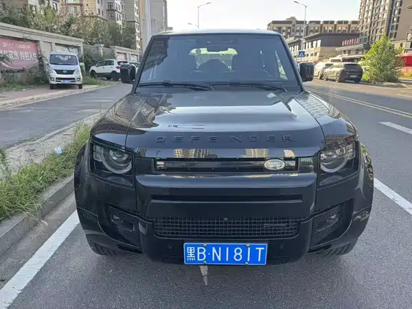 Land Rover Defender 2023