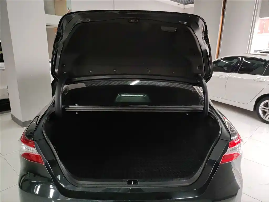 Toyota Camry 2023 — фото 15