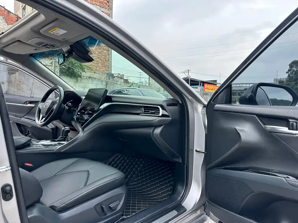 Toyota Camry 2021 — фото 12