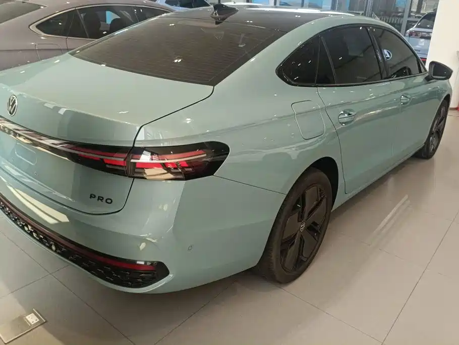 Volkswagen Passat 2024