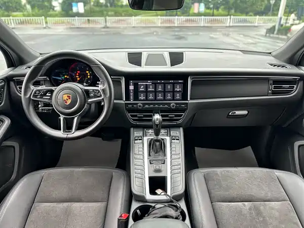Porsche Macan 2021