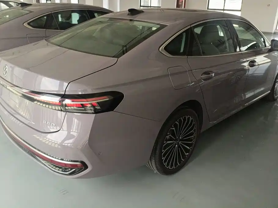 Volkswagen Passat 2024