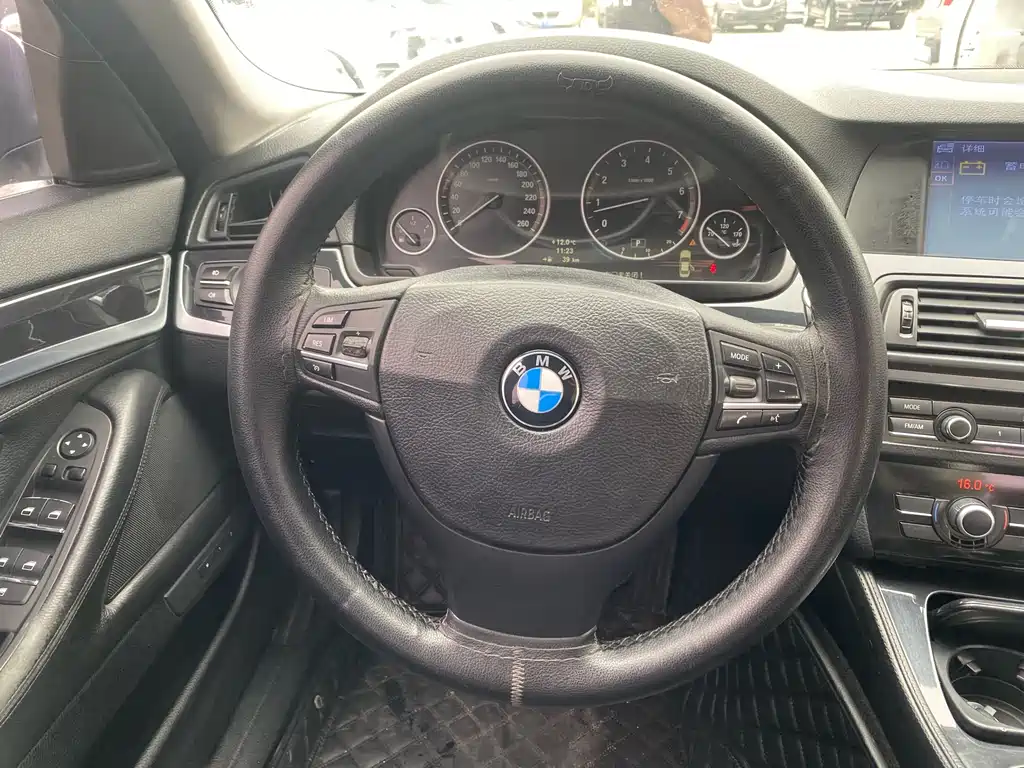 BMW 5 Series 2012 — фото 10