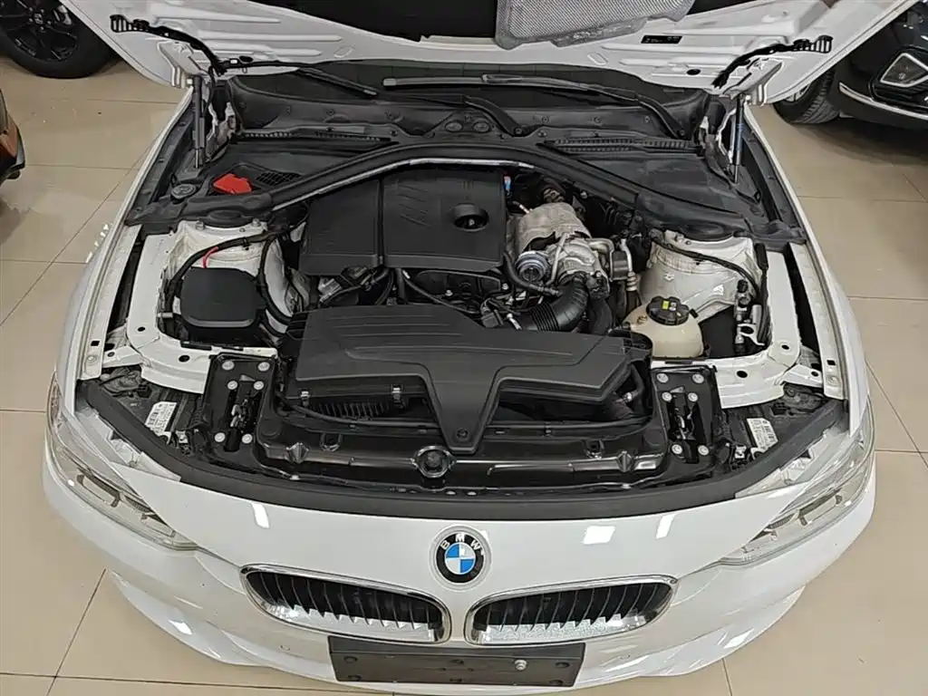 BMW 3 Series 2016 — фото 20