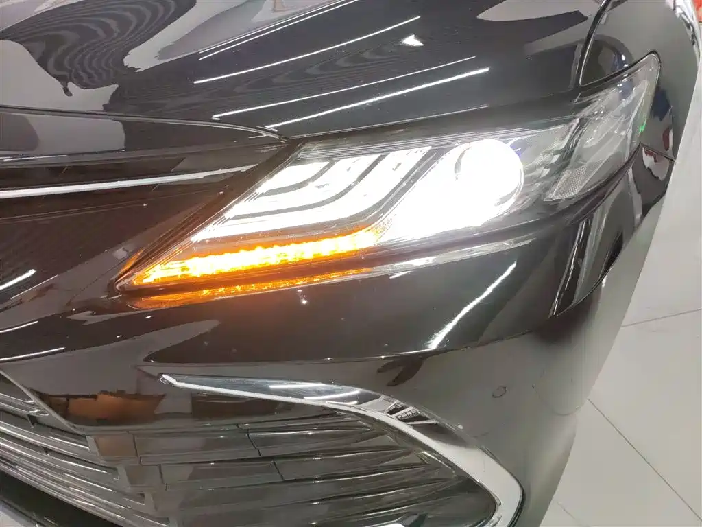 Toyota Camry 2023 — фото 18