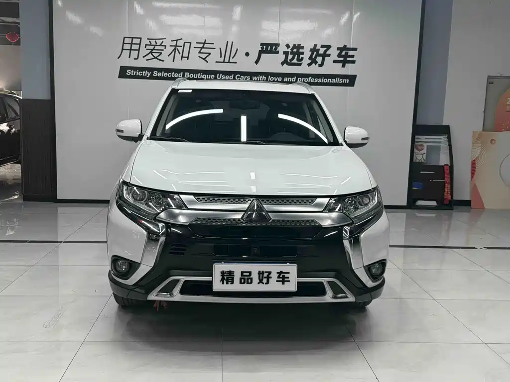 Mitsubishi Outlander 2021 — фото 2