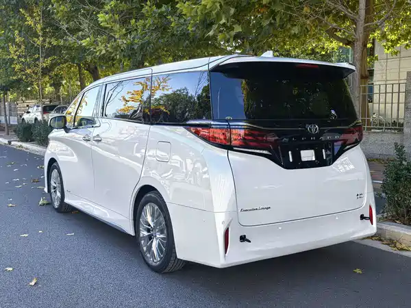 Toyota Alphard 2025
