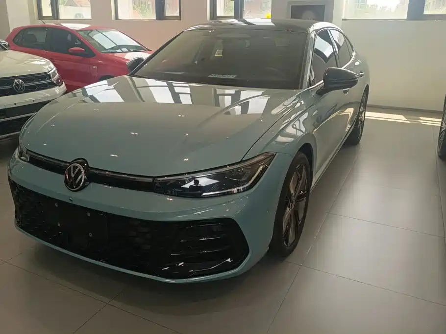 Volkswagen Passat 2024