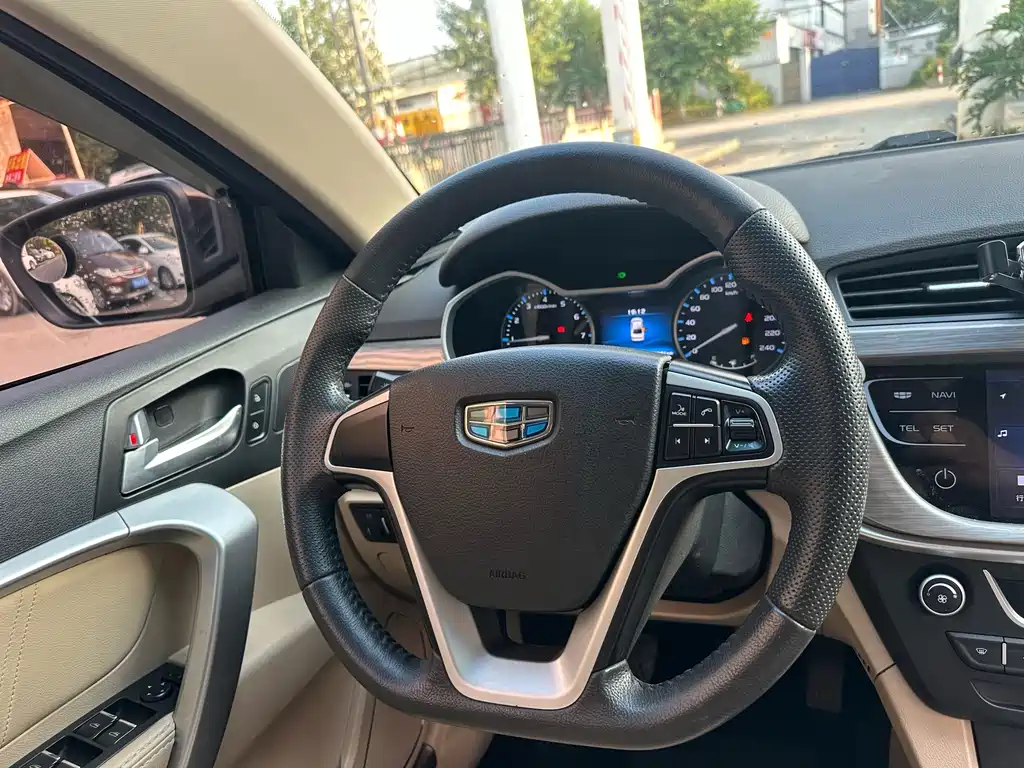 Geely Emgrand 2017 — фото 19