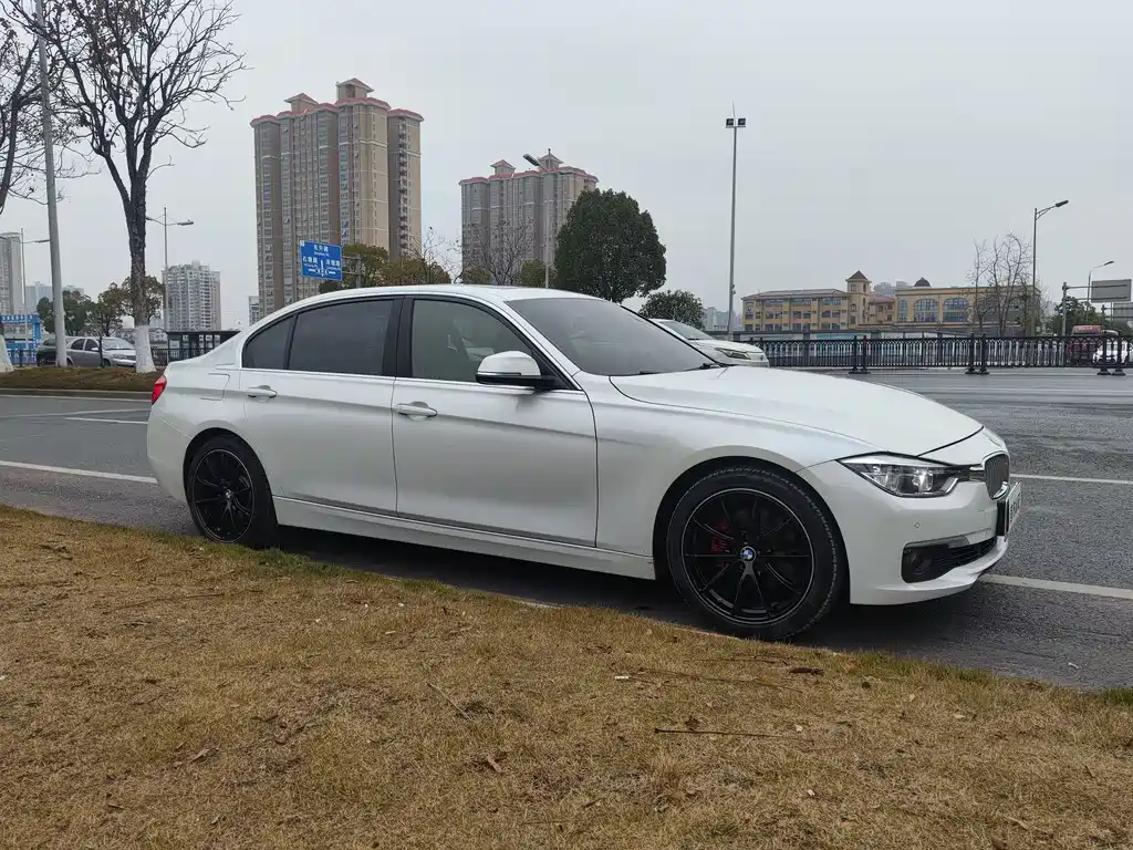 BMW 3 Series 2018 — фото 10