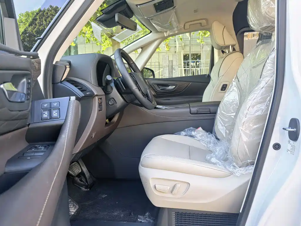 Toyota Alphard — фото 12