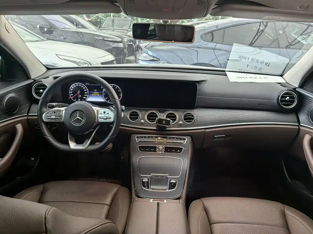 Mercedes-Benz E-Class 2019 — фото 12