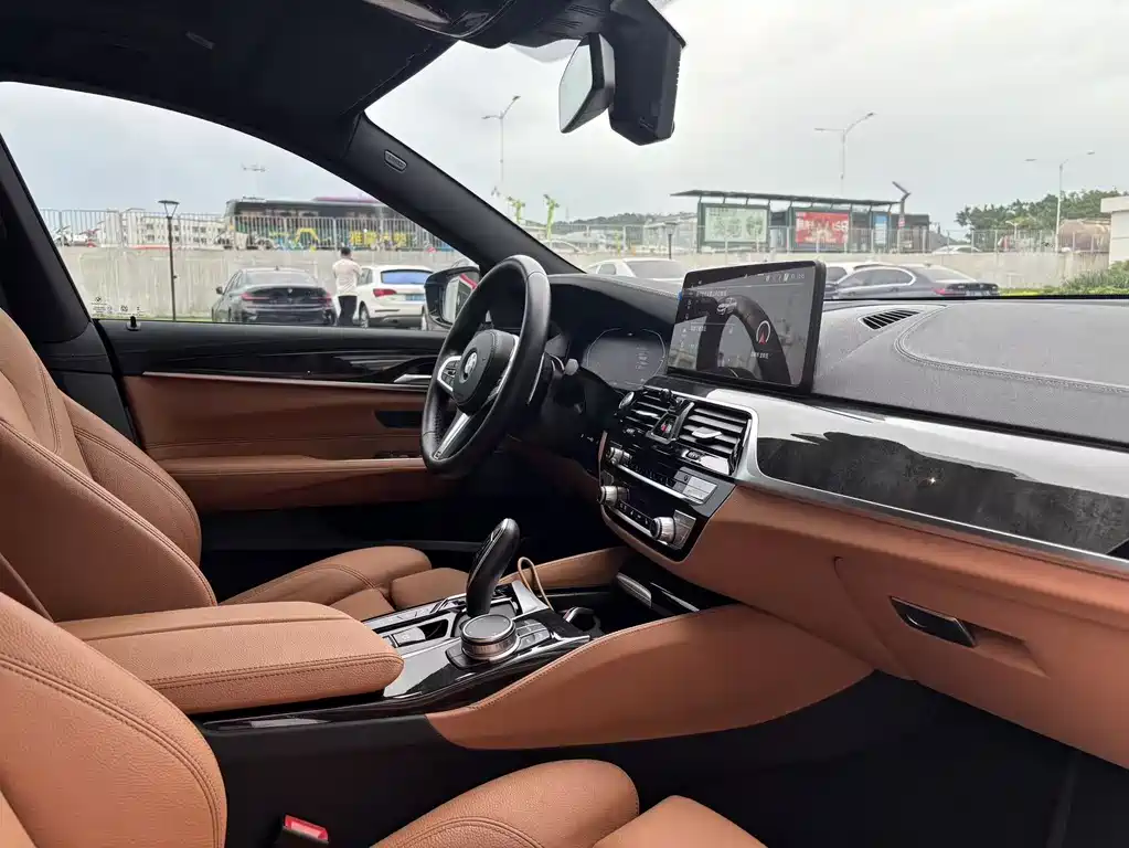BMW 6 Series GT 2024 — фото 11