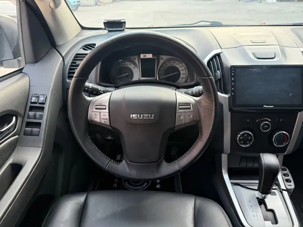 Isuzu MU-X 2016 — фото 6