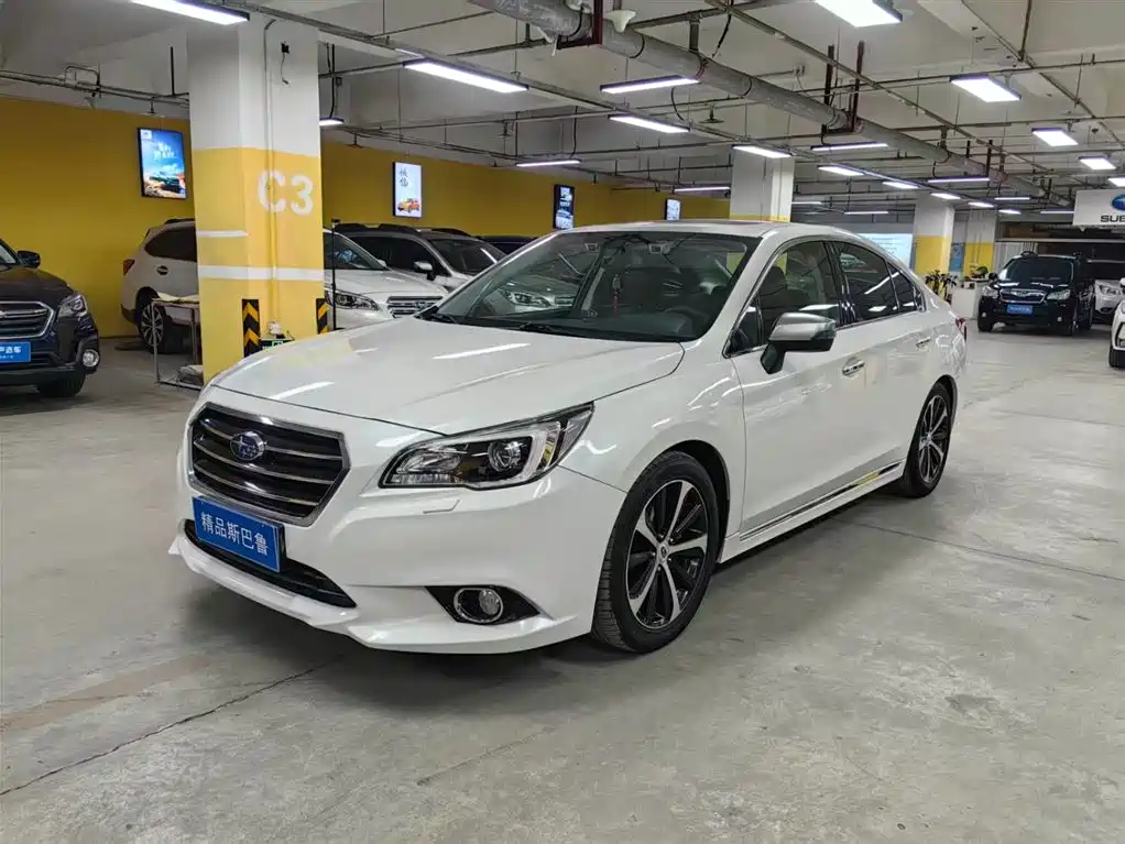 Subaru Legacy 2017 — фото 1
