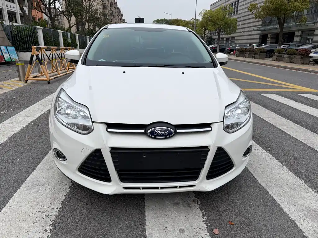 Ford Focus 2014 — фото 1