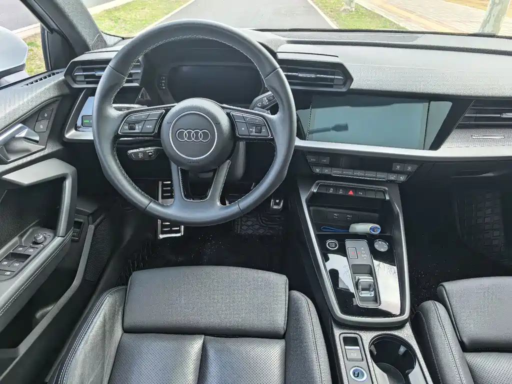Audi A3 2023 — фото 4