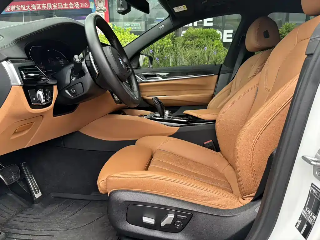 BMW 6 Series GT 2024 — фото 13