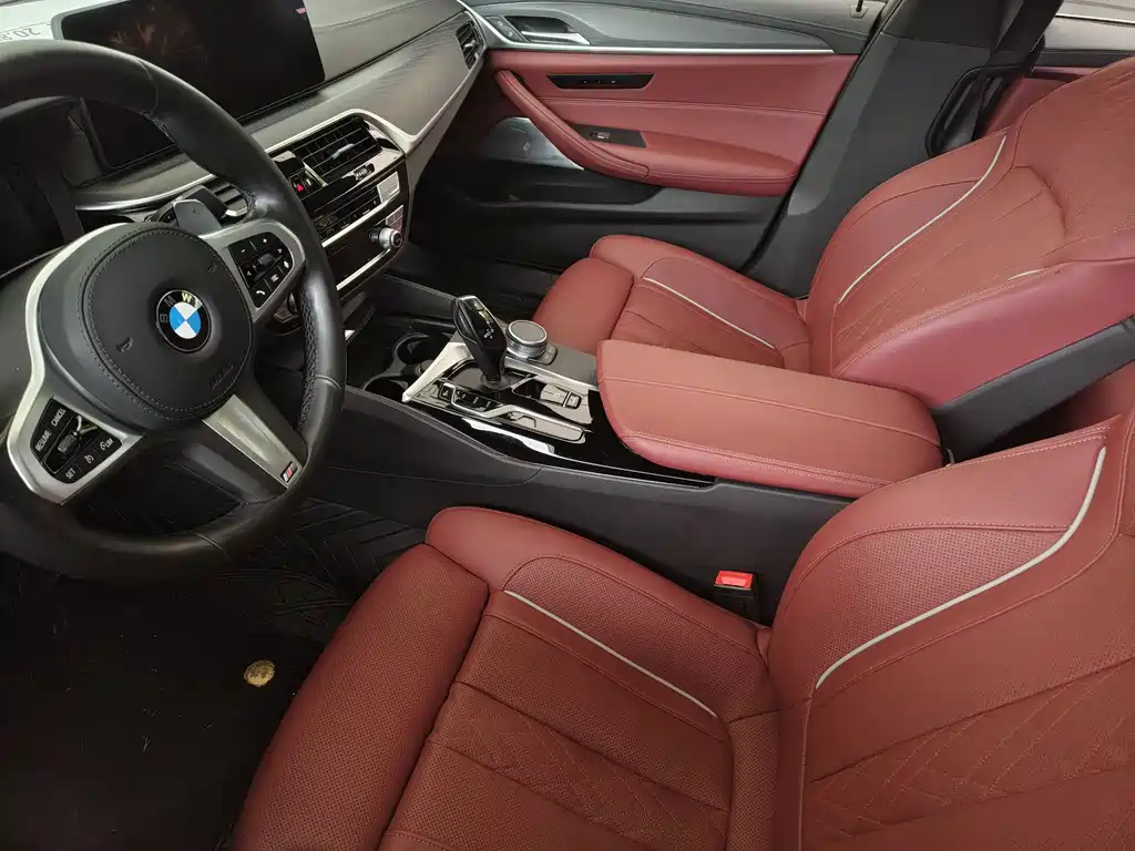 BMW 5 Series 2021 — фото 11