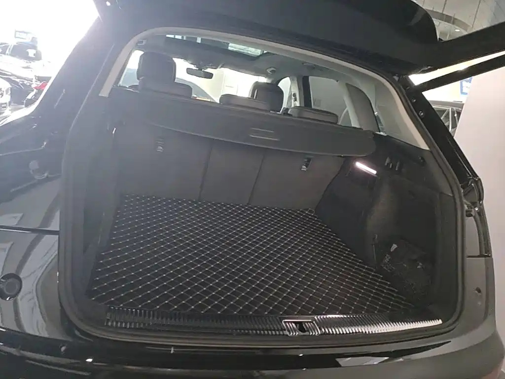 Audi Q5L 2023 — фото 19