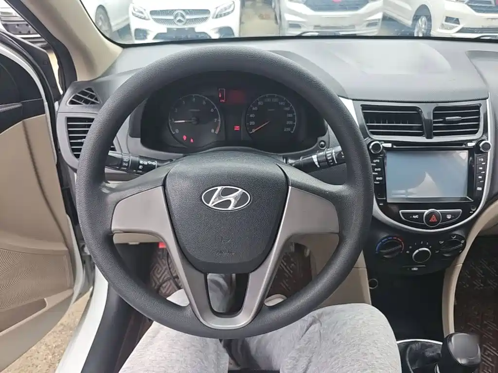 Hyundai Verna 2016 — фото 11