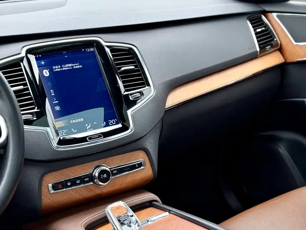 Volvo XC90 2022 — фото 15