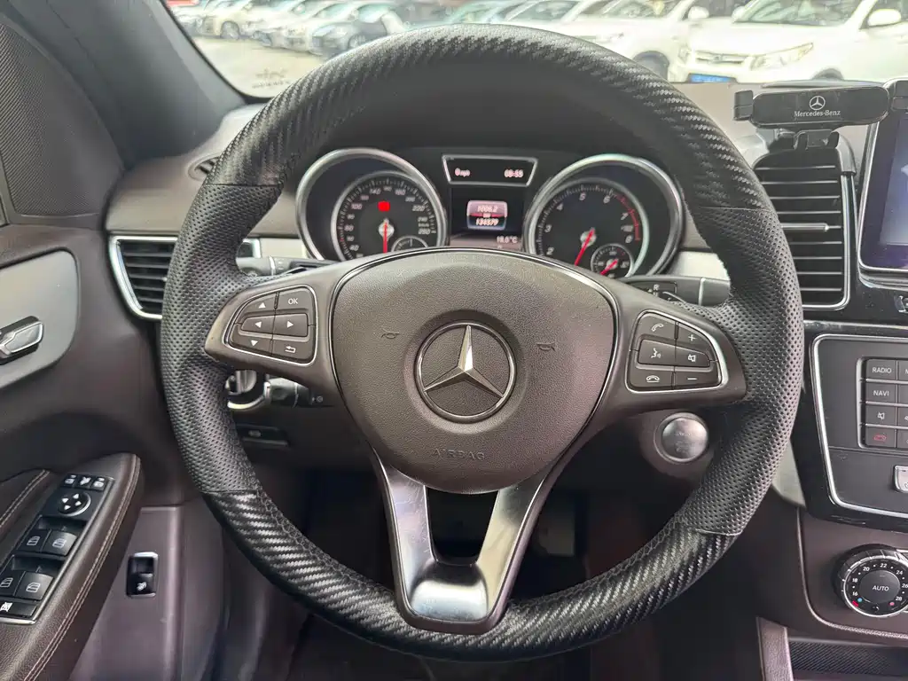 Mercedes-Benz GLE 2016 — фото 10