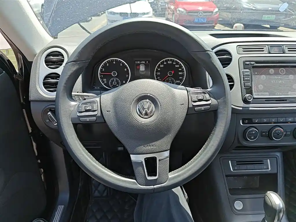 Volkswagen Tiguan 2015 — фото 10