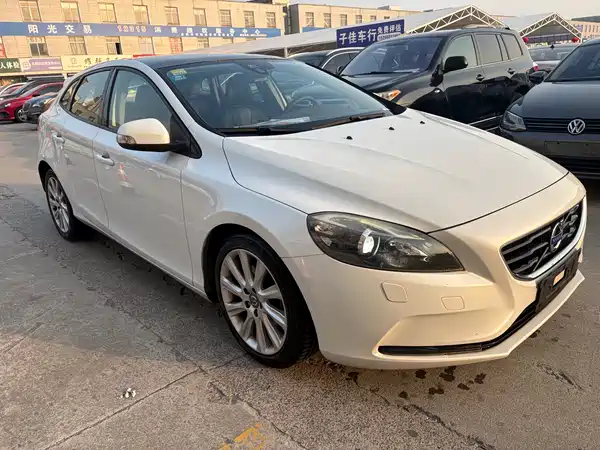 Volvo V40 2015