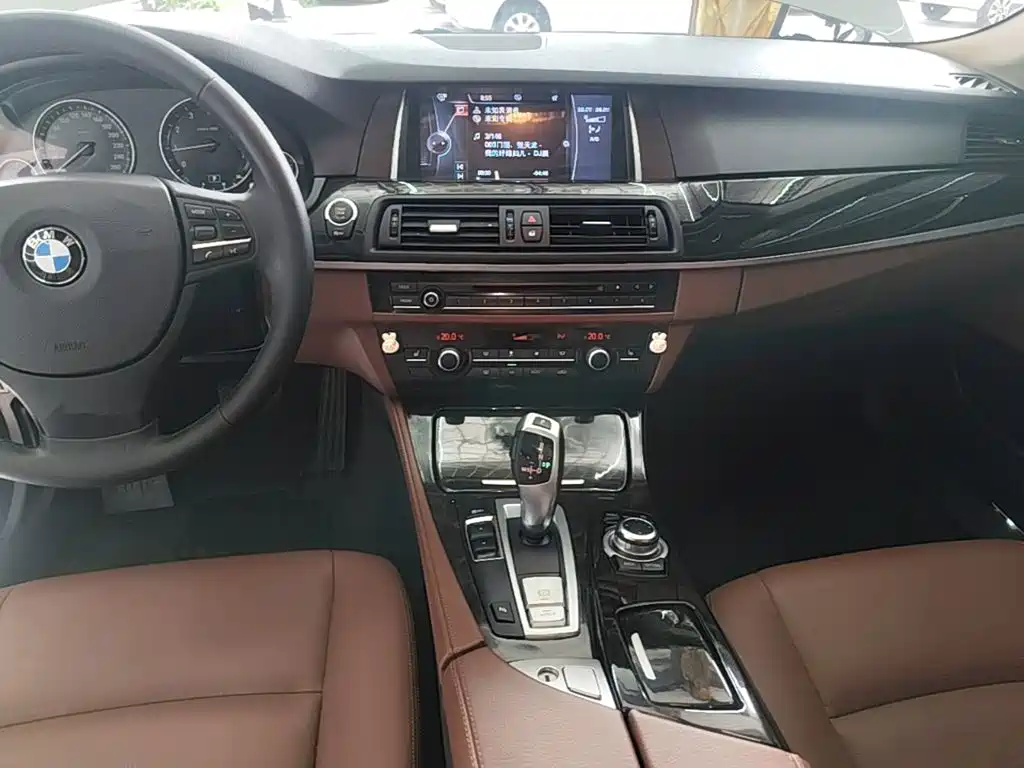 BMW 5 Series 2014 — фото 14