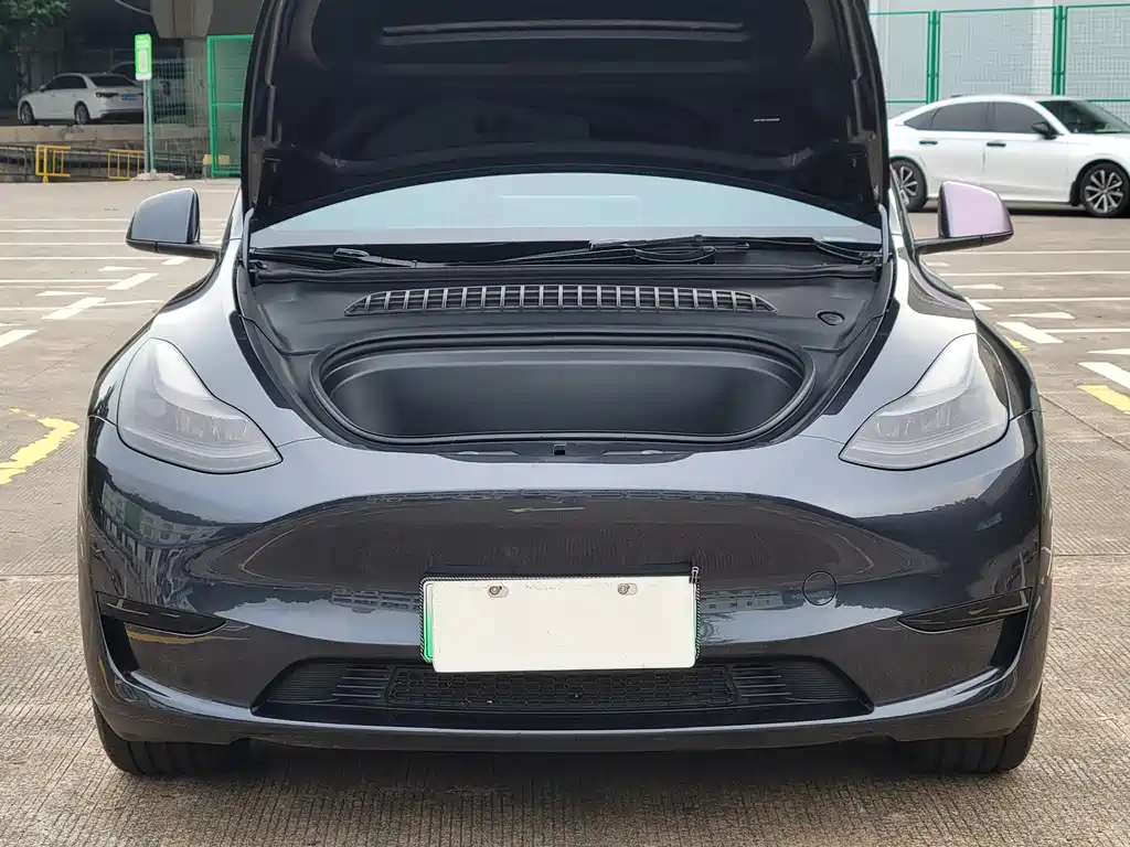 Tesla Model Y 2025 — фото 10
