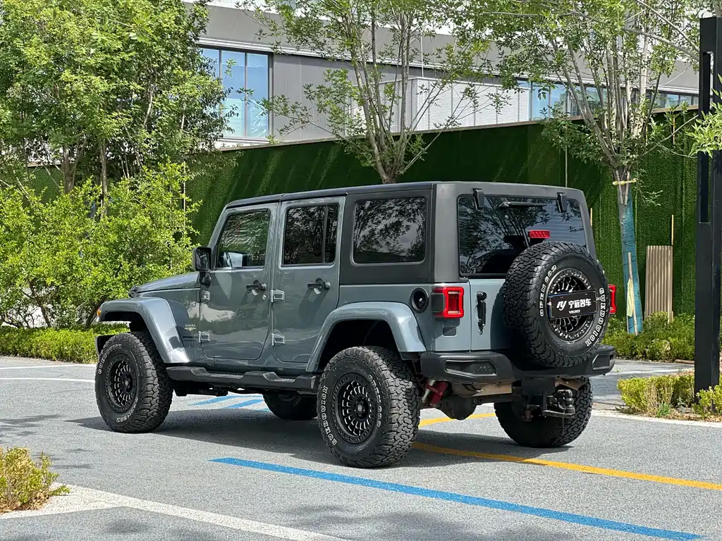 Jeep Wrangler 2016 — фото 13