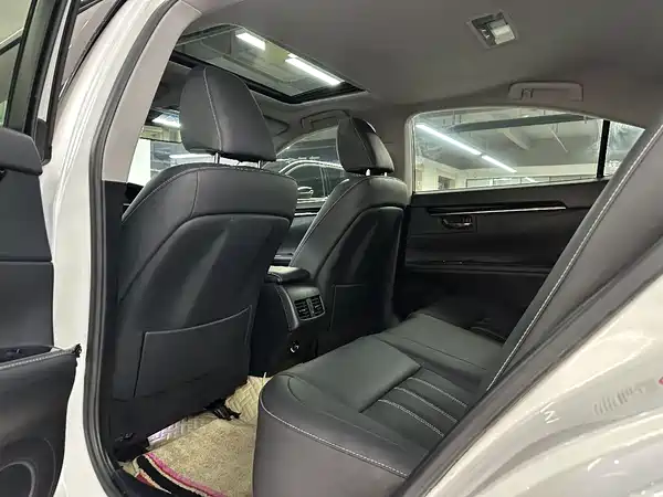 Lexus ES 2017