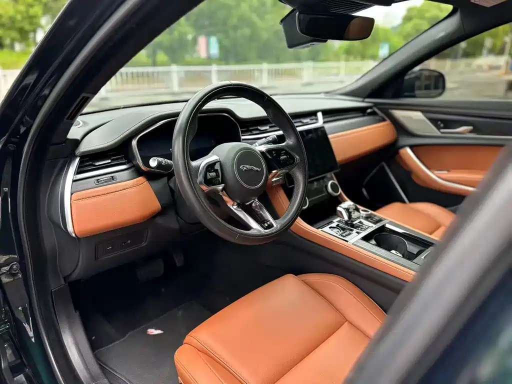 Jaguar XEL 2023 — фото 15