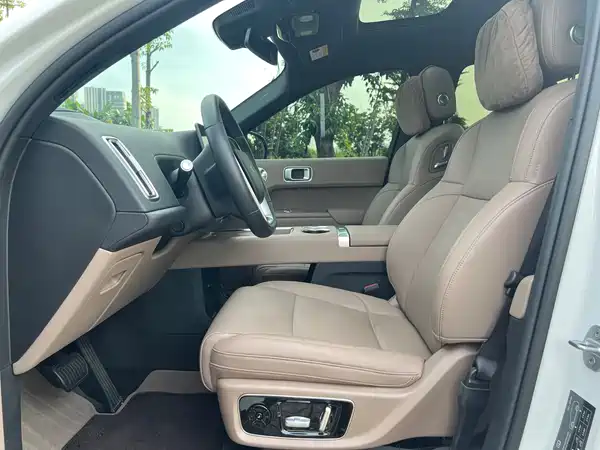 Li Auto L8 2025