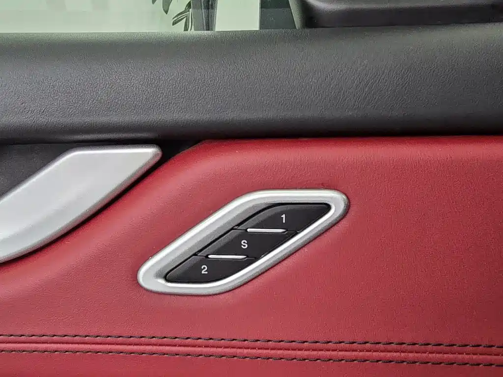 Maserati Levante 2017 — фото 14