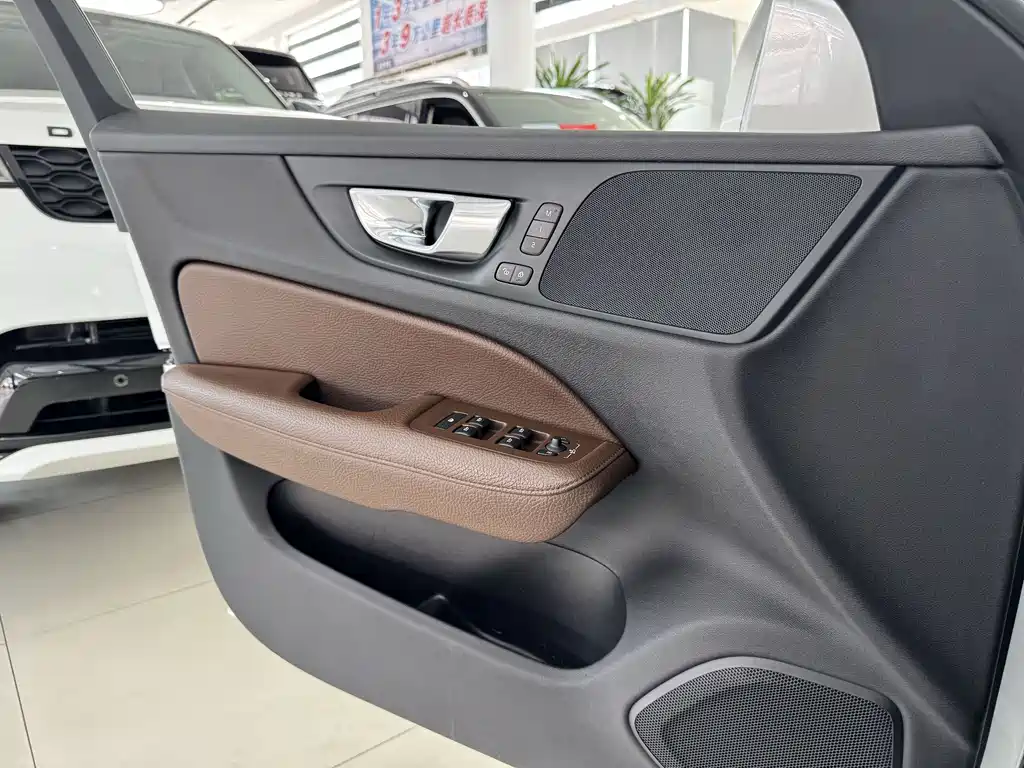 Volvo S60 2021 — фото 15