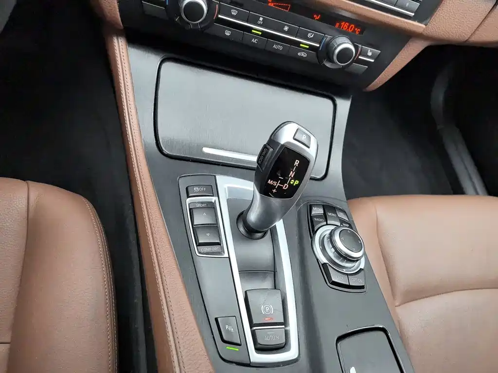 BMW 5 Series 2017 — фото 13