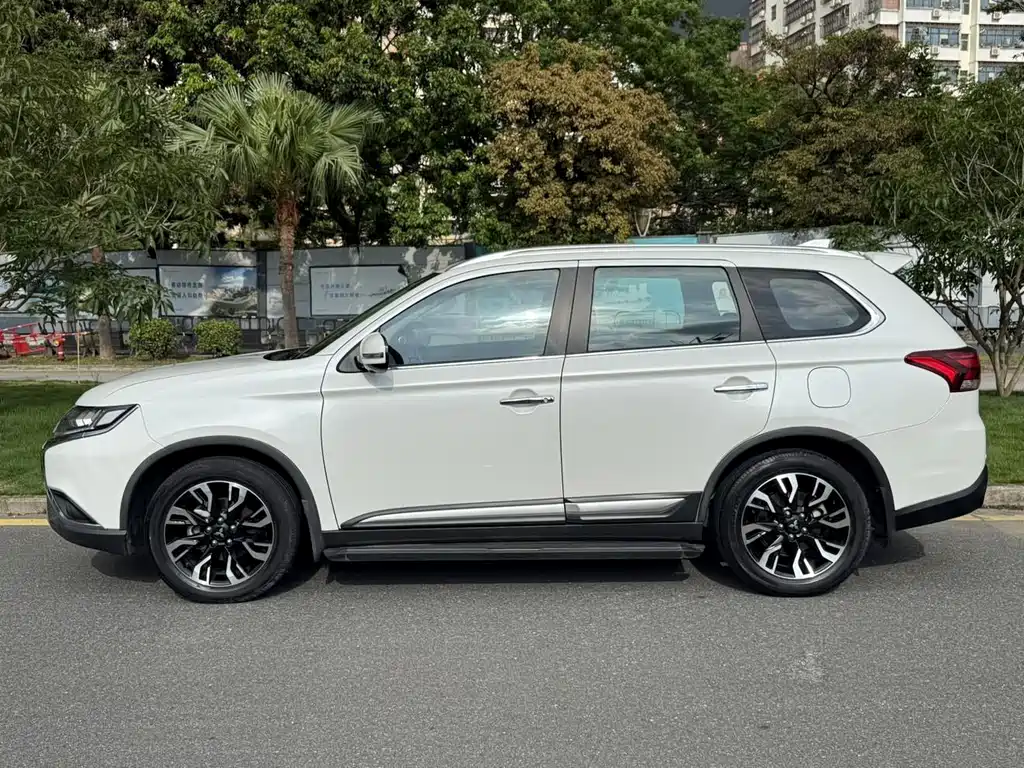 Mitsubishi Outlander 2020