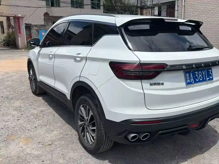 Geely Binyue 2022 — фото 15