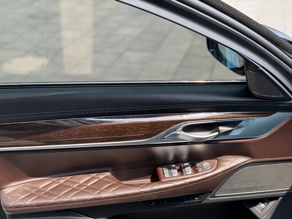 BMW 7 Series 2021 — фото 11