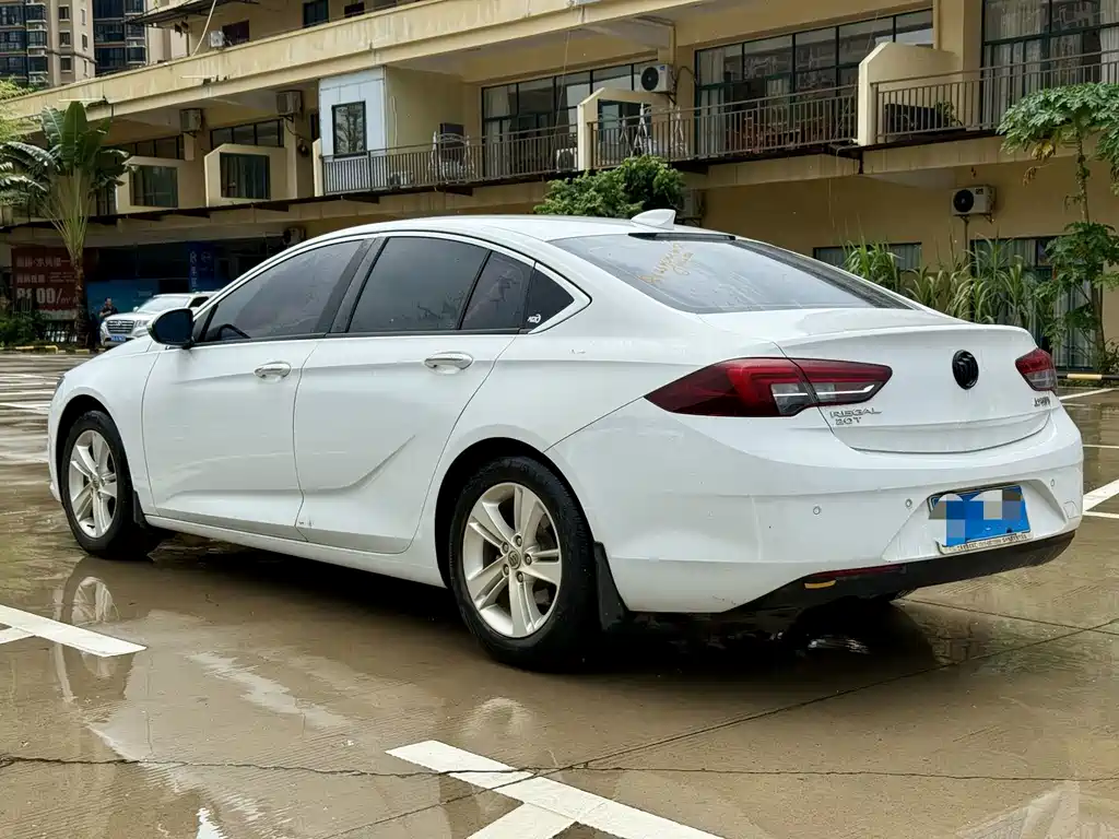 Buick Regal 2018 — фото 16