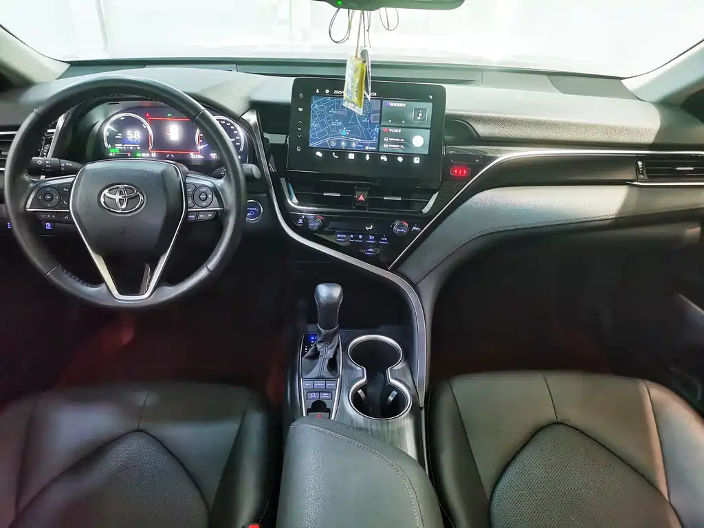 Toyota Camry 2022 — фото 18