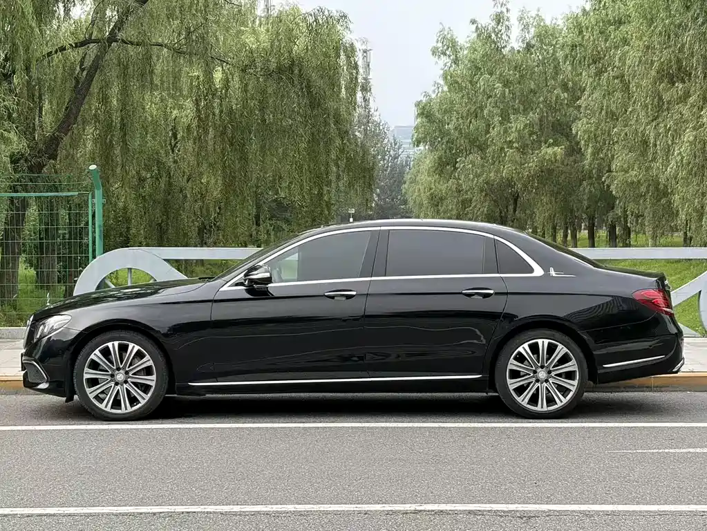 Mercedes-Benz E-Class 2017 — фото 15