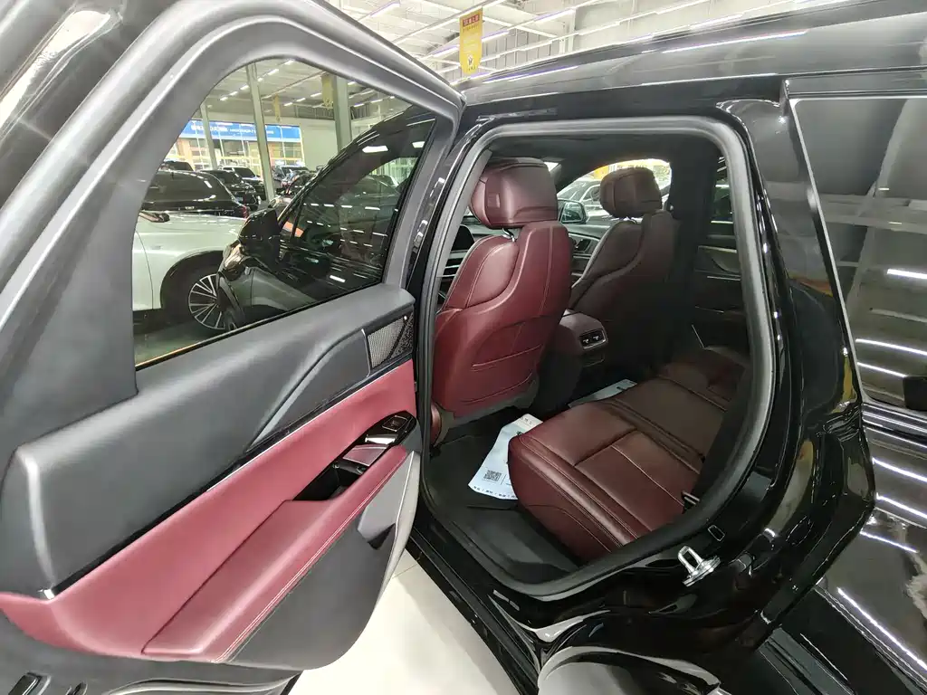 Cadillac XT5 2025 — фото 10