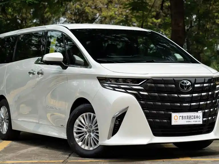 Toyota Alphard — фото 2