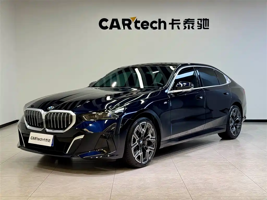BMW 5 Series 2025 — фото 1