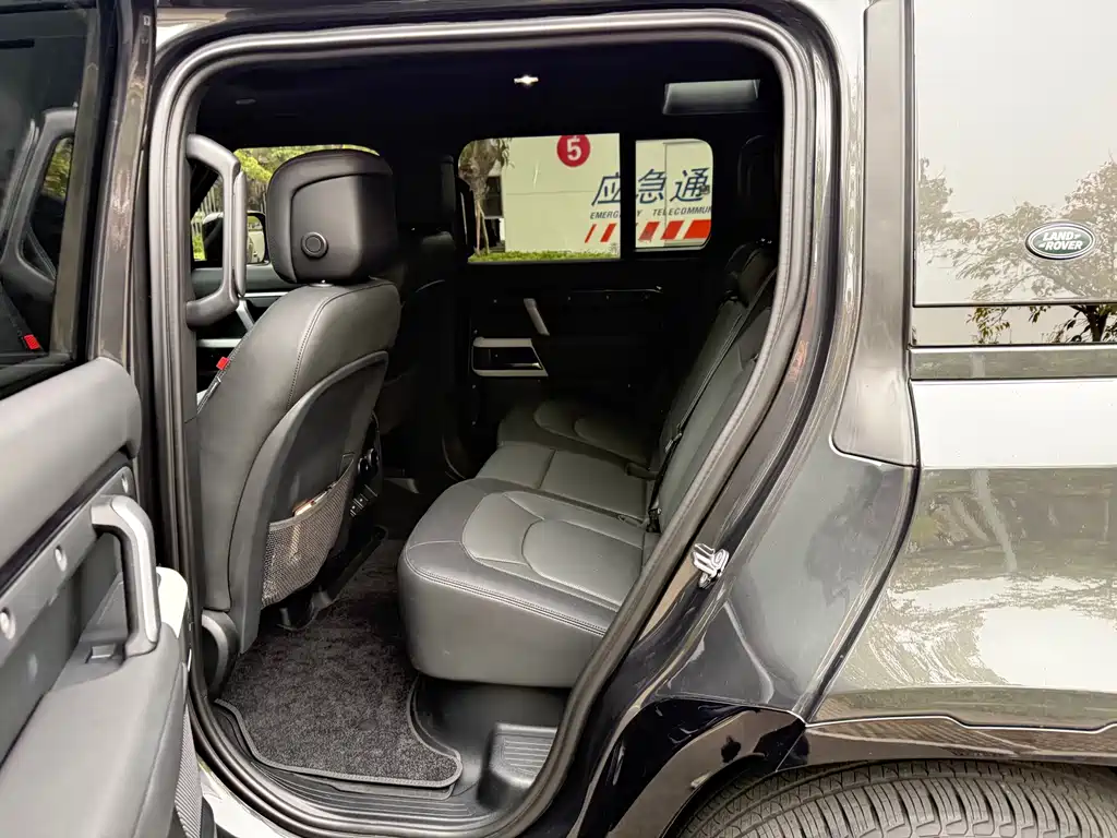 Land Rover Defender 2023 — фото 10