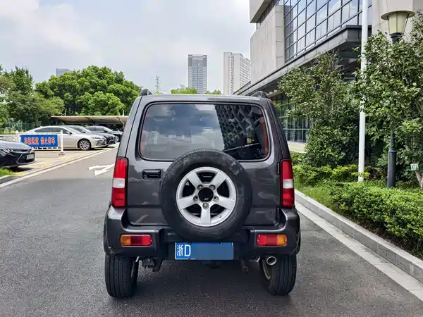 Suzuki Jimny 2011