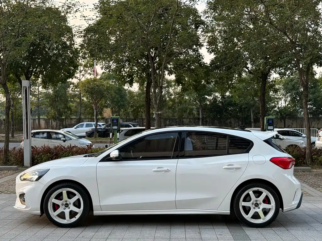 Ford Focus 2021 — фото 13